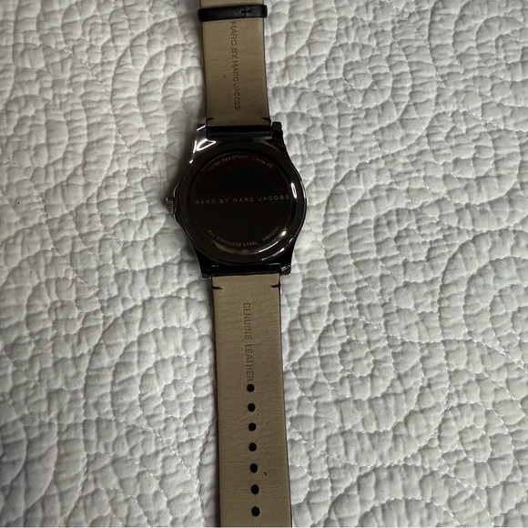 Marc Jacobs Silver and Black Skull Pirate Watch - Picture 6 of 12